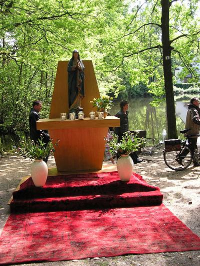 05MobilerMarienaltar-400x533